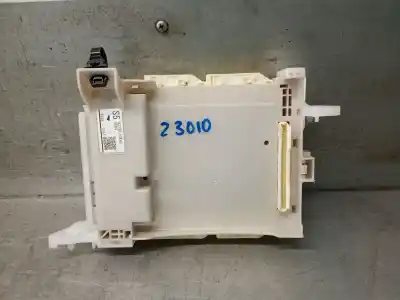 Автозапчасти б/у блок реле/предохранителей за toyota yaris (_p13_) 1.5 hybrid (nhp130_) ссылки oem iam 8273052k40  