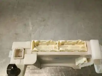 Автозапчасти б/у блок реле/предохранителей за toyota yaris (_p13_) 1.5 hybrid (nhp130_) ссылки oem iam 8273052k40  