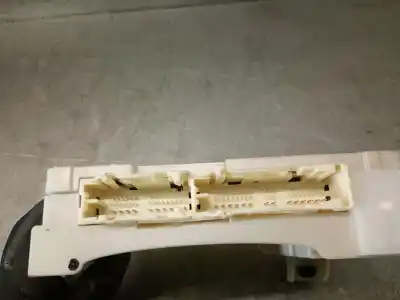 Автозапчасти б/у блок реле/предохранителей за toyota yaris (_p13_) 1.5 hybrid (nhp130_) ссылки oem iam 8273052k40  