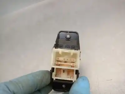 Автозапчасти б/у выключатель переднего правого окна за kia stonic (yb) 1.2 cvvt ссылки oem iam 93575h8000wk  