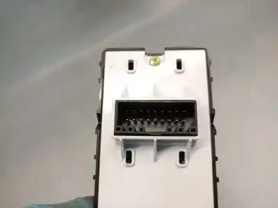 Автозапчасти б/у выключатель левого переднего окна за kia stonic (yb) 1.2 cvvt ссылки oem iam 93570h8100wk  93571h8100