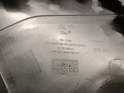 Автозапчастина б/у обликка задніх правіх дверей для kia stonic (yb) 1.2 cvvt посилання на oem iam 83320h8510  83302h8510wk