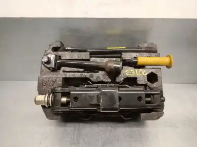 Second-hand car spare part JACK for RENAULT MEGANE I (BA0/1_) 1.4 16V (BA0D, BA1H, BA0W, BA10) OEM IAM references 8200096829  