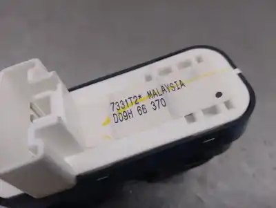 Автозапчастина б/у передній правий віконний вимикач для mazda 2 (dl, dj) 1.5 skyactiv-g посилання на oem iam d09h66370  d09h66370