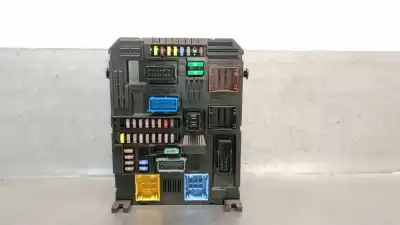 Peça sobressalente para automóvel em segunda mão caixa de fusíveis e relés por citroen c4 iii (ba_, bb_, bc_) 1.2 puretech 130 (bahnsa, bahnsb) referências oem iam 9832881080