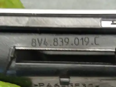 Автозапчасти б/у левая задняя внутренняя ручка за audi a3 limousine (8vs, 8vm) 1.6 tdi ссылки oem iam 8v4839019c  8v4839019c