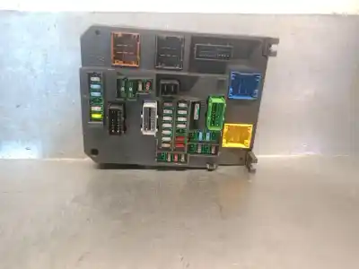 Peça sobressalente para automóvel em segunda mão CAIXA DE FUSÍVEIS E RELÉS por PEUGEOT 508 2.0 16V HDi FAP Referências OEM IAM 9665547580  