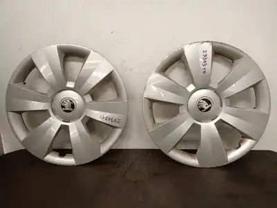 Tweedehands auto-onderdeel naafcaps voor skoda rapid spaceback (nh1) 1.4 tdi oem iam-referenties 6v0601147c