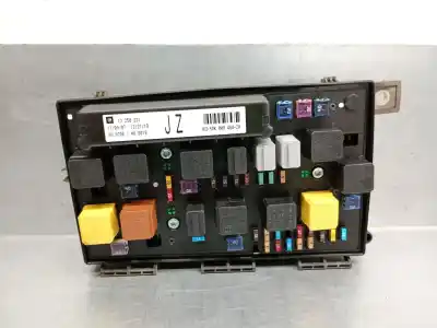 Recambio de automóvil de segunda mano de CAJA RELES / FUSIBLES para OPEL ZAFIRA / ZAFIRA FAMILY B (A05)  referencias OEM IAM 13250231 5DK00946420 HELLA 