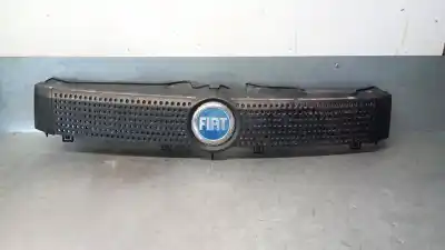 Pezzo di ricambio per auto di seconda mano Griglia Anteriore per FIAT PANDA (169) 1.2 8V Dynamic Riferimenti OEM IAM 735314236  735363745