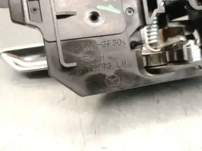 Автозапчастина б/у ліва передня внутрішня ручка для mazda 3 fastback (bp) 2.0 skyactiv-g m hybrid посилання на oem iam bcjhv8393  