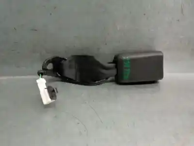 Recambio de automóvil de segunda mano de ENGANCHE CINTURON TRASERO CENTRAL para HONDA JAZZ V (GR_) 1.5 EHEV (GR3, GR6) referencias OEM IAM 6470106CBD  