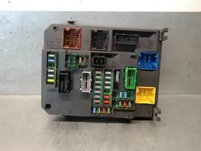 Peça sobressalente para automóvel em segunda mão caixa de fusíveis e relés por citroen c4 lim. collection referências oem iam 9665547480