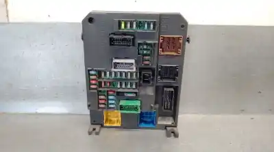 Peça sobressalente para automóvel em segunda mão caixa de fusíveis e relés por citroen c4 lim. 1.6 hdi fap referências oem iam 9665547480