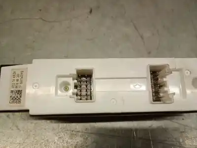 Peça sobressalente para automóvel em segunda mão botão / interruptor elevador vidro dianteiro esquerdo por mazda 3 (bl) 1.6 mzr cd (bl14) referências oem iam bek666350  bek666350