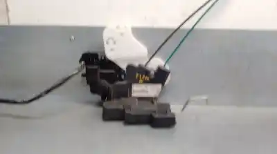 Peça sobressalente para automóvel em segunda mão fechadura da porta dianteira esquerda por kia carnival 2.9 crdi vgt active referências oem iam 813104d050