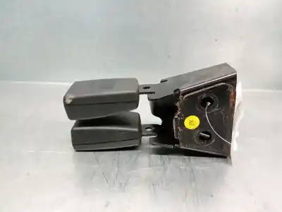 Автозапчасти б/у крюк для ремня задний центральный за audi q7 (4lb) 3.0 tdi quattro ссылки oem iam 4l0857739g  4l0857739g