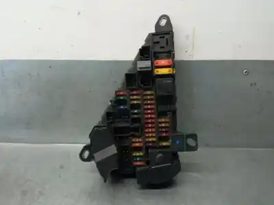 Peça sobressalente para automóvel em segunda mão Caixa De Fusíveis E Relés por BMW SERIE 5 BERLINA (E60) (2003->) 2.5 525d [2.5 Ltr. - 130 kW 24V Turbodiesel CAT] Referências OEM IAM 690658806  518811047