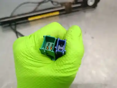 Автозапчасти б/у натяжитель передней правой подушки безопасности за opel astra h (a04) 1.8 (l48) ссылки oem iam 330803354  5197628