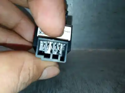 Автозапчасти б/у управление задними левыми стеклами за jaguar f-pace (x761) 2.0 td4 ссылки oem iam t2h3235  t2h3235