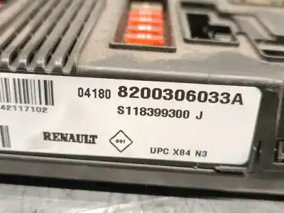Pezzo di ricambio per auto di seconda mano scatola relè/fusibili per renault megane ii sedán (lm0/1_) 1.6 riferimenti oem iam 8200306033a s118399300j siemens 