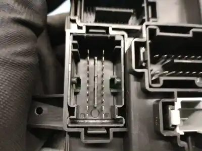 Second-hand car spare part fuse box unit for opel meriva b 1.3 16v cdti oem iam references 13356921  401154265