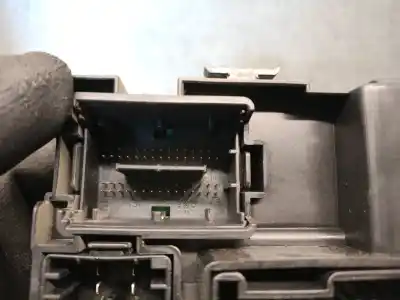 Second-hand car spare part fuse box unit for opel meriva b 1.3 16v cdti oem iam references 13356921  401154265