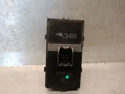 Peça sobressalente para automóvel em segunda mão botão / interruptor elevador vidro dianteiro esquerdo por opel meriva b 1.3 16v cdti referências oem iam 13305978  13305978