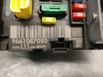 Second-hand car spare part fuse box unit for peugeot 307 break / sw (s1) 1.6 hdi oem iam references 9661087080  