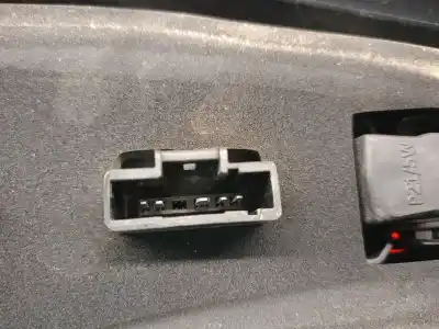 Автозапчастина б/у правий ліхтар для dacia sandero 1.6 mpi 85 (bs03) посилання на oem iam 8200734824  