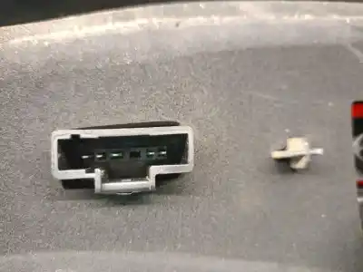 Second-hand car spare part left tailgate light for dacia sandero 1.6 mpi 85 (bs03) oem iam references 8200734825  