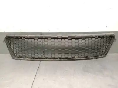Second-hand car spare part central bumper grille for dacia sandero 1.6 mpi 85 (bs03) oem iam references k7ma8