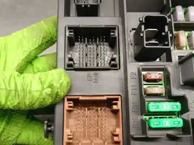 Peça sobressalente para automóvel em segunda mão caixa de fusíveis e relés por citroen c4 lim. collection referências oem iam 9665547480  