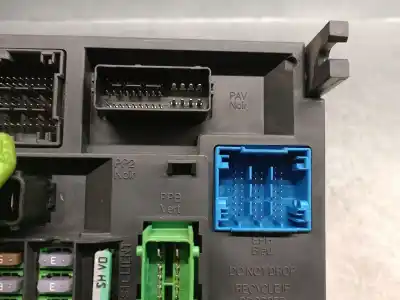 Peça sobressalente para automóvel em segunda mão caixa de fusíveis e relés por citroen c4 lim. collection referências oem iam 9665547480  