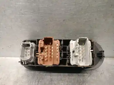 Peça sobressalente para automóvel em segunda mão botão / interruptor elevador vidro dianteiro esquerdo por renault scénic ii (jm0/1_) 1.6 16v (jm1r) referências oem iam 8200364797  8200364797