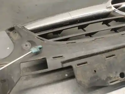 Автозапчастина б/у передня решіта для opel corsa d (s07) 1.2 (l08 l68) посилання на oem iam 13179940  6400633