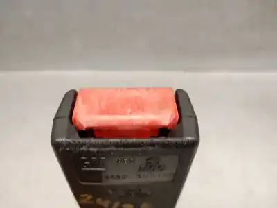 Pezzo di ricambio per auto di seconda mano gancio cintura anteriore sinistro per opel corsa a 1.2 riferimenti oem iam 90138282  