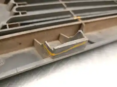 Peça sobressalente para automóvel em segunda mão grelha frontal por opel corsa a 1.2 referências oem iam 90291104  