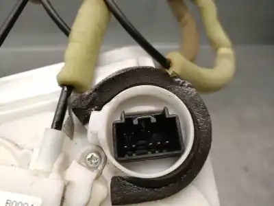 Second-hand car spare part front right door lock for mazda 2 lim. (de) 1.5 16v cat oem iam references 7k28b0024  7k28b0024