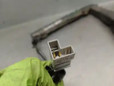 Pezzo di ricambio per auto di seconda mano pretenditore airbag anteriore destro per bmw 3 touring (e91) 320 d riferimenti oem iam 9119542  72117213564