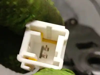 Peça sobressalente para automóvel em segunda mão chicote / encaixe cinto segurança dianteiro direito por citroen c4 lim. 1.6 16v referências oem iam 96748384xt  8976q9