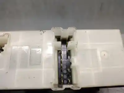 Peça sobressalente para automóvel em segunda mão botão / interruptor elevador vidro dianteiro esquerdo por nissan note (e11, ne11) 1.5 dci referências oem iam 254019u10b  254019u10b