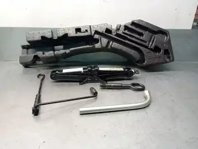 Pièce détachée automobile d'occasion CRIC HYDRAULIQUE pour VOLKSWAGEN PASSAT B8 (3G2, CB2) 2.0 TDI Références OEM IAM 3G0012115H  