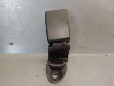 Second-hand car spare part CENTER REAR SEAT BELT BUCKLE for SKODA YETI (5L) 2.0 TDI OEM IAM references 5L6857739  