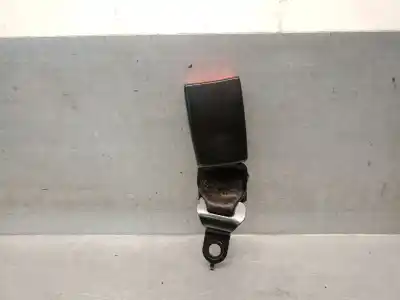 Pezzo di ricambio per auto di seconda mano GANCIO CINTURA POSTERIORE DESTRO per VOLKSWAGEN TOURAN (1T3) 1.6 TDI Riferimenti OEM IAM 1T0857739D  