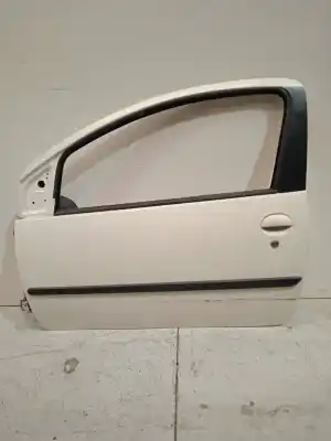 Peça sobressalente para automóvel em segunda mão PORTA DA FRENTE ESQUERDA por PEUGEOT 107  Referências OEM IAM 9002W8  