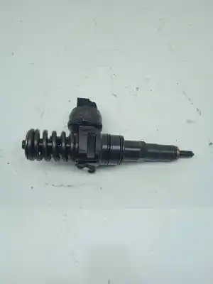 Recambio de automóvil de segunda mano de inyector para skoda fabia combi (5j5) 1.9 tdi referencias oem iam   