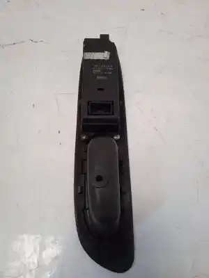 Peça sobressalente para automóvel em segunda mão BOTÃO / INTERRUPTOR ELEVADOR VIDRO DIANTEIRO ESQUERDO por MITSUBISHI COLT (CA0)  Referências OEM IAM C8DD142M  