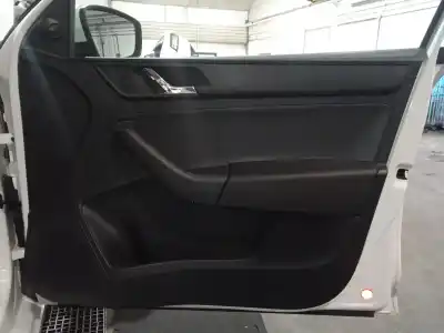 Автозапчастина б/у обработка передніх правіх дверей для skoda rapid ambition посилання на oem iam 5jb867014c