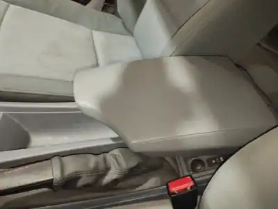 Peça sobressalente para automóvel em segunda mão apoio de braço consola central por bmw serie 1 berlina (e81/e87) 2.0 16v diesel cat referências oem iam 